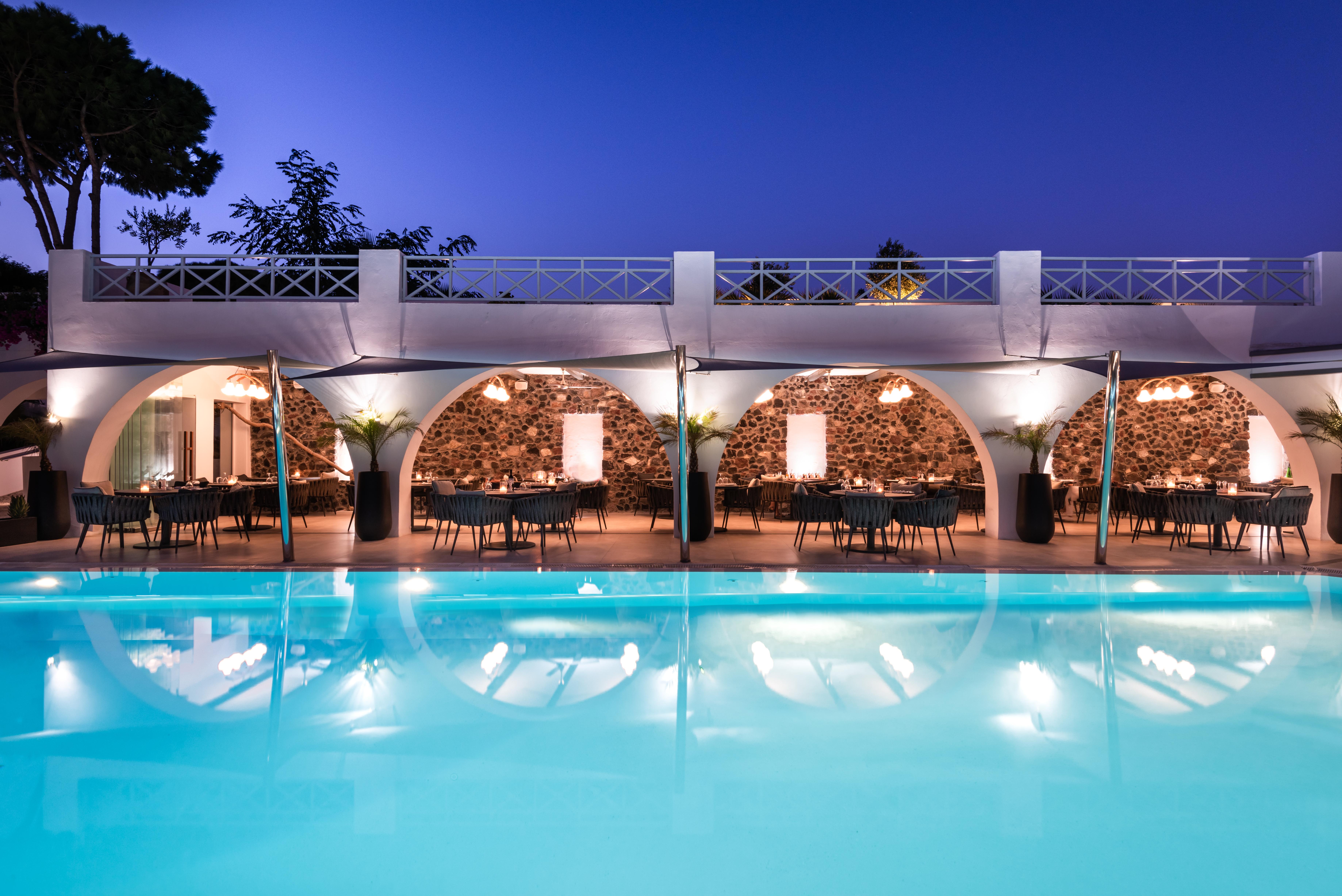 Santorini Kastelli Resort Kamári Exterior foto The restaurant at the hotel