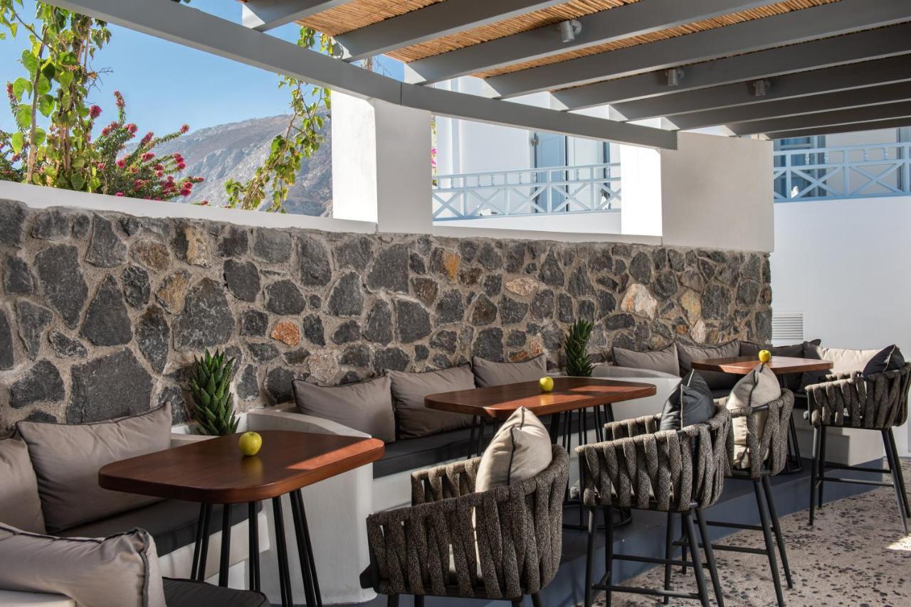 Santorini Kastelli Resort Kamári Exterior foto The bar at the hotel