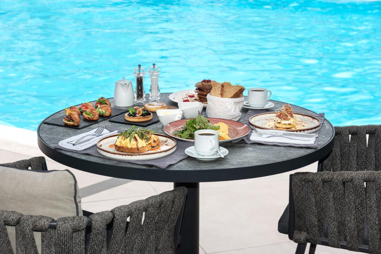Santorini Kastelli Resort Kamári Exterior foto A table set for breakfast